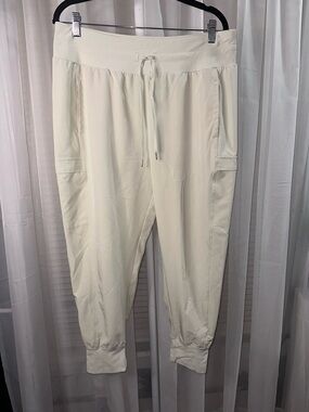 CALIA by Carrie Underwood Cream Drawstring Jogger Pants